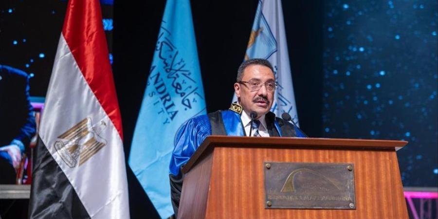 رئيس جامعة الإسكندرية يشهد حفل تخريج دفعة جديدة من برامج الدراسات العليا المهنية بكلية الأعمال - المدينة برس