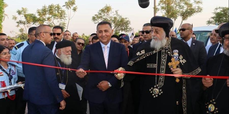 محافظ القليوبية يستقبل البابا تواضروس الثاني - المدينة برس