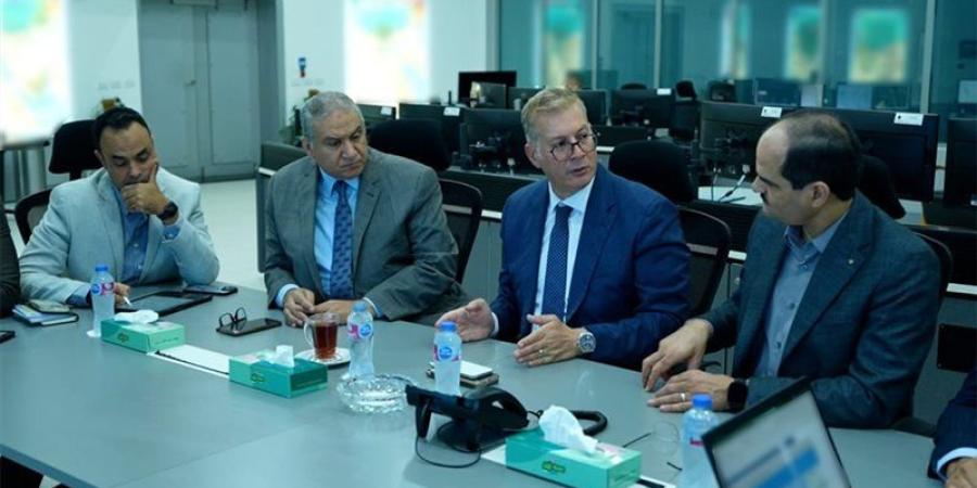 وزير البترول يتفقد مركز التحكم في الشبكة القومية للغاز الطبيعي - المدينة برس