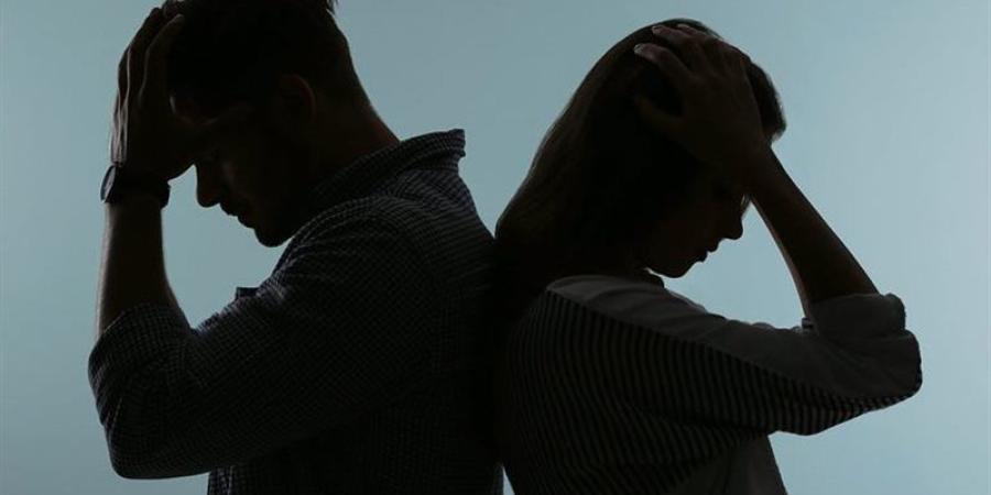زوجة تفضح زوجها بالفيديو، ضبطته مع بنات في حديقة عامة وهروب جماعي من أمامها - المدينة برس