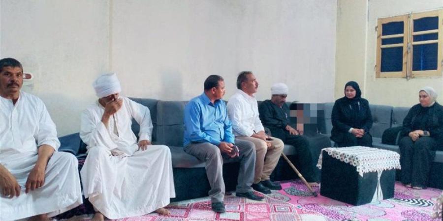 رئيسا أبشواي وسنورس بالفيوم يقدمان واجب العزاء لأسر ضحايا حادث الرياض - المدينة برس