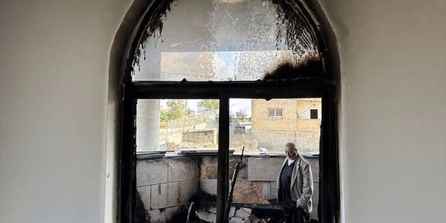 مستوطنون يحرقون مسجدين في الضفة - بوابة المدينة برس