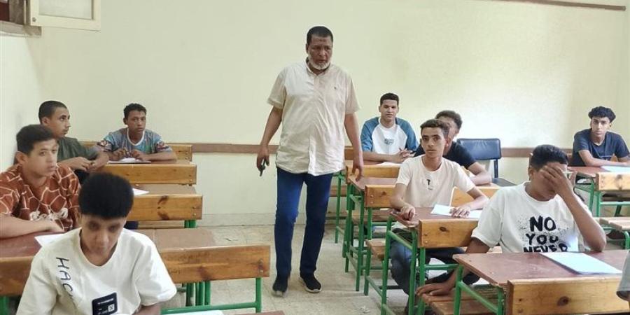 تعليم أسيوط: متابعات مستمرة لامتحانات الشهادة الإعدادية في يومها الثاني - المدينة برس