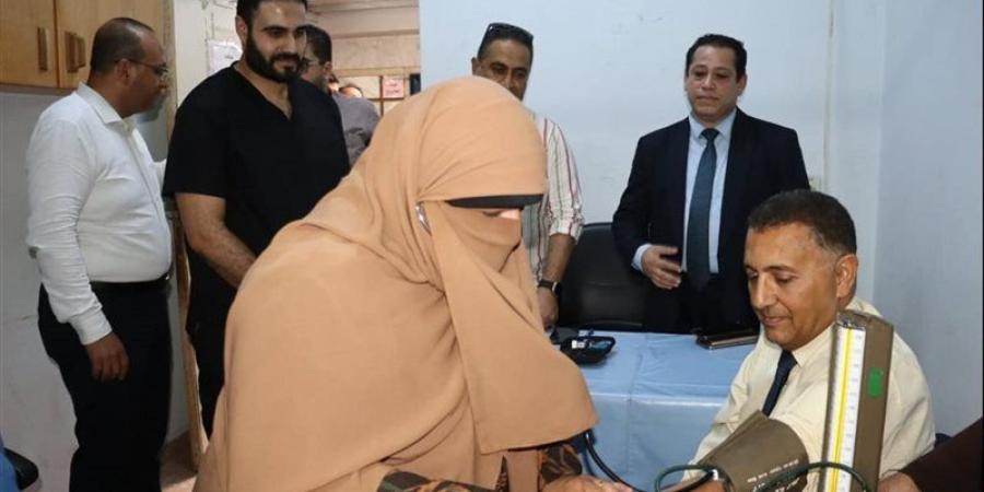 محافظ القليوبية يتابع العمل بالفترة المسائية للعيادات الخارجية بمستشفى بنها التعليمي - المدينة برس
