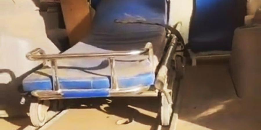 التراب في سيارة إسعاف يثير الاستياء .. والجماعة تبرر بـ"وعورة المسالك" - بوابة المدينة برس