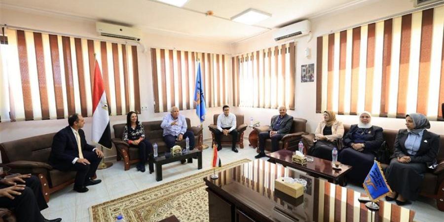 وزيرة التضامن ومحافظ مطروح يتفقدان مركز العزيمة لدعم منظومة علاج وتأهيل المرضى - المدينة برس