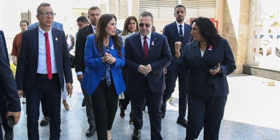 وزيرة الإسكان تزور مستشفى "بهية" بالشيخ زايد - المدينة برس