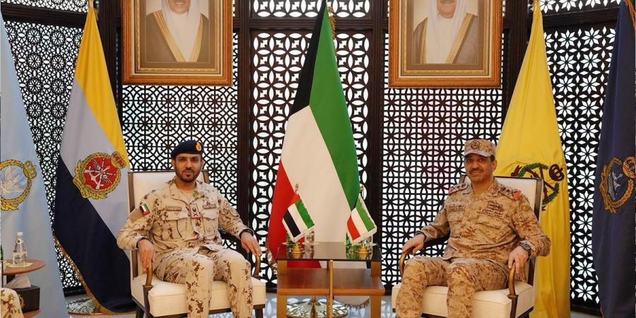 رئيس الأركان يبحث ومسؤول عسكري إماراتي أوجه التعاون وسبل تطويره - بوابة المدينة برس
