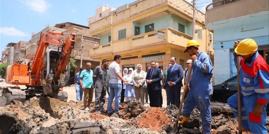 محافظ دمياط يتابع ميدانيا أعمال إمداد خط الغاز الطبيعي بمدينة السرو - المدينة برس