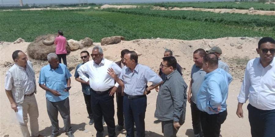 محافظ سوهاج يناقش بدائل لإنشاء مقابر جديدة بطهطا ويتابع مزرعة الصرف بنزلة عمارة - المدينة برس