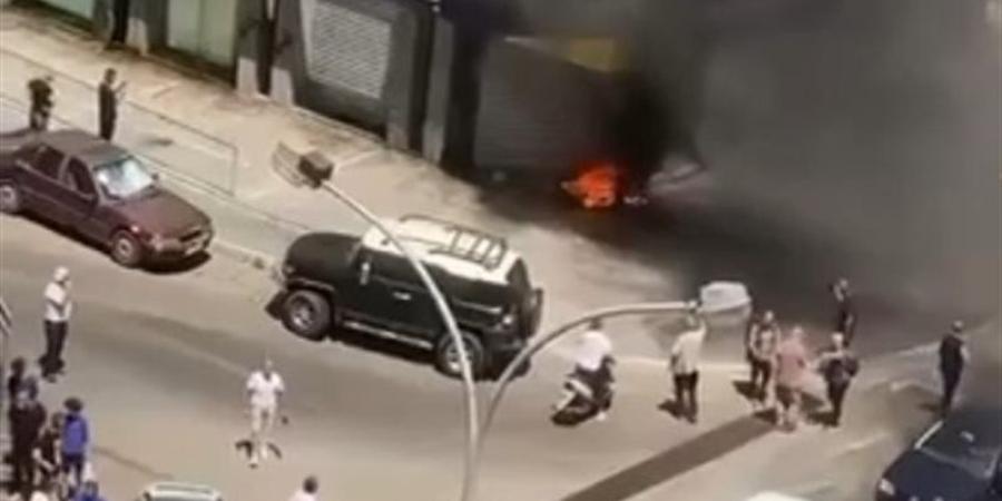 تكسير واجهات البنوك وإشعال النيران، تحركات احتجاجية للمودعين أمام مصارف شرق بيروت (فيديو) - المدينة برس