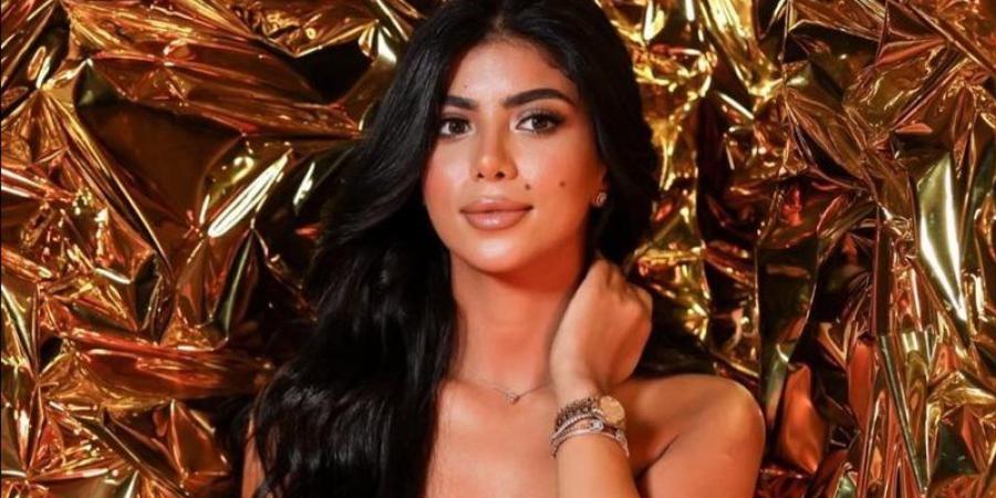 كارولين عزمي تروج لمسرحيتها الجديدة الساحل الشرير بإطلالة صيفية من البحر - المدينة برس