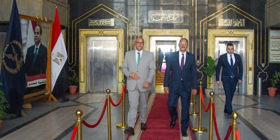 محافظ الإسكندرية يزور مدير الأمن لتقديم التهنئة بتوليه مهام منصبه الجديد - المدينة برس