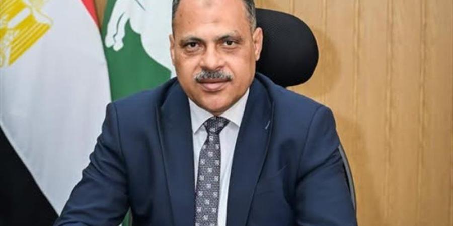 محافظ الشرقية يُهنئ الطالب عبدالله محمود الأول على الجمهورية بالثانوية العامة - المدينة برس