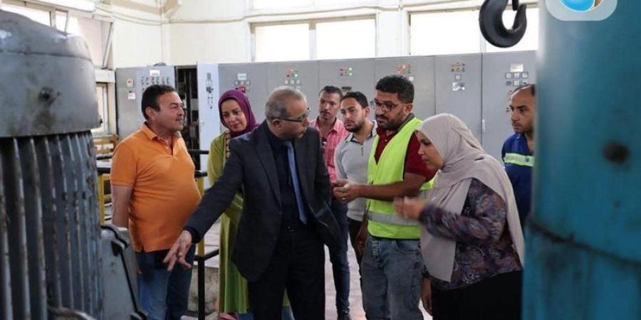 رئيس شركة الصرف الصحي بالإسكندرية يتابع سير العمل بمحطة رفع 6 بالمنتزه - المدينة برس