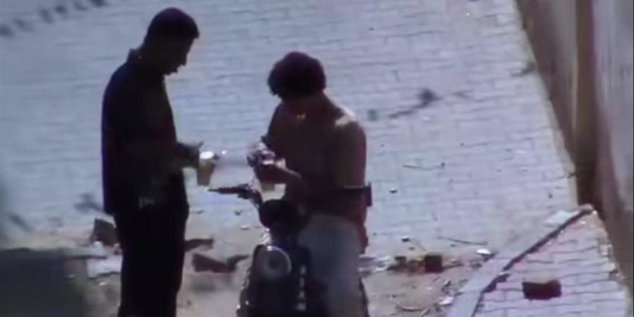 منكر عيني عينك، شابان يتناولان "بيرة مشبرة" أثناء قيادة دراجة نارية بفيصل والأمن يتحرك (صور) - المدينة برس