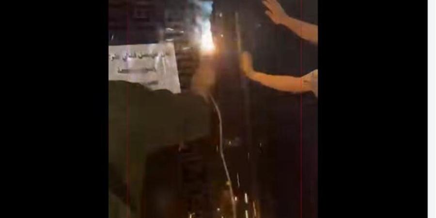 احتجاجات طرابلس تتصاعد والمتظاهرون يغلقون مقر وزارتي الخارجية والتخطيط بـ"اللحام" (فيديو) - المدينة برس