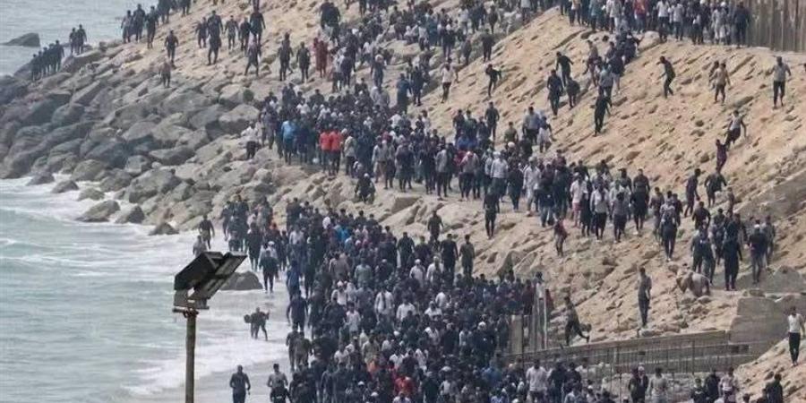 تدفق كبير للمهاجرين إلى سبتة عبر البحر، وتحرك عاجل من السلطات الإسبانية (صور) - المدينة برس