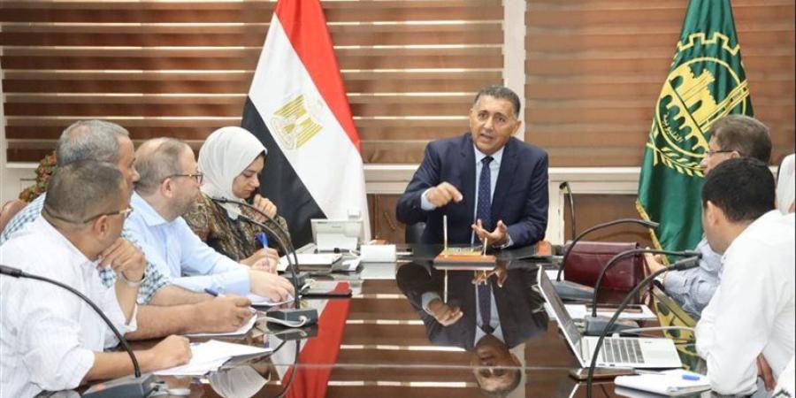 خطة عاجلة لإزالة تراكمات المخلفات بالترع والمصارف بالقليوبية - المدينة برس