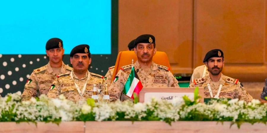 رئيس الأركان: التعاون والتنسيق لترسيخ أمن الممرات المائية وحرية الملاحة - بوابة المدينة برس