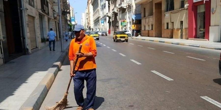 خلال 3 أيام، رفع 227 طنًا من المخلفات والتراكمات بالطريق الدولي الساحلي بالإسكندرية - المدينة برس