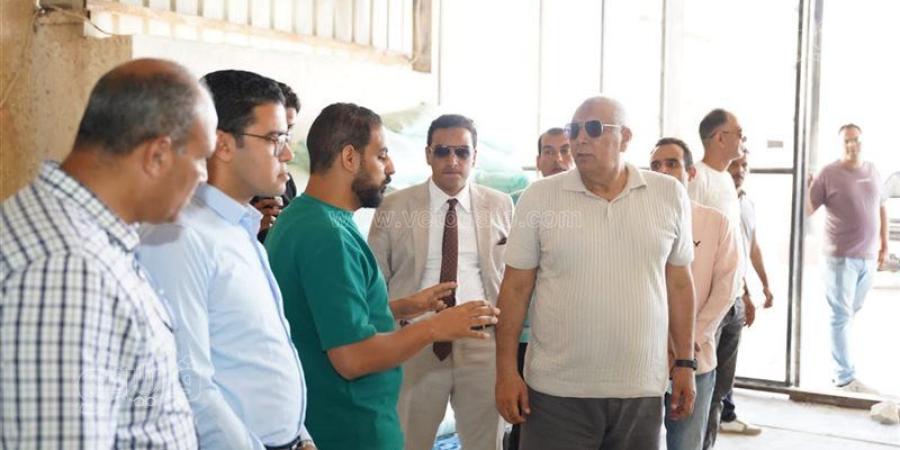 محافظ مطروح يتابع آليات توزيع الدقيق على المخابز البلدية - المدينة برس