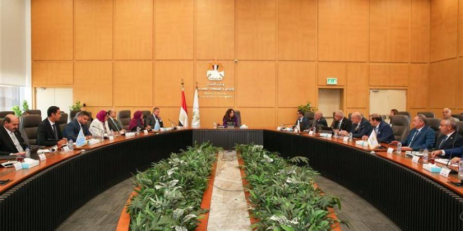 وزيرة الإسكان تتابع مع رئيس الجهاز المركزي للتعمير موقف تنفيذ المشروعات والخطة الاستثمارية للجهاز - المدينة برس