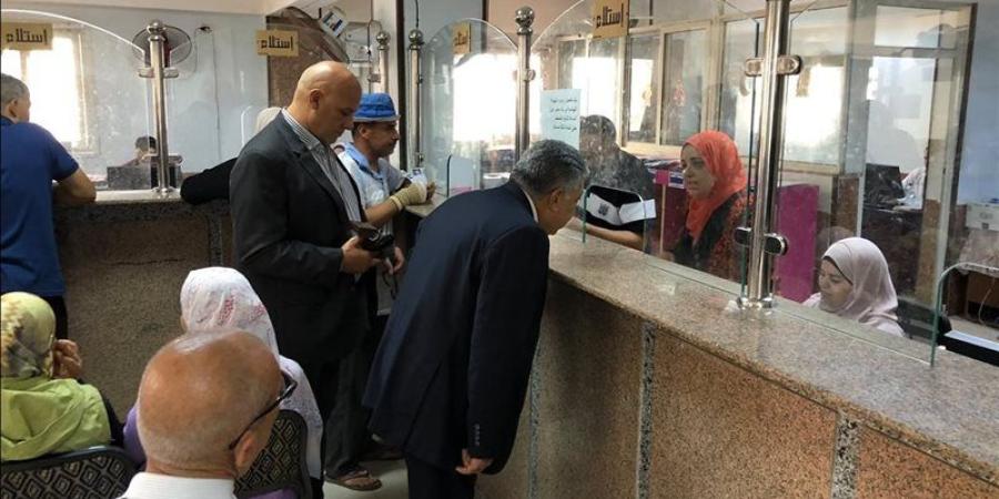 محافظ الدقهلية في جولة مفاجئة داخل ديوان مركز أجا لمتابعة الخدمات المقدمة للمواطنين - المدينة برس