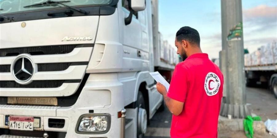 الهلال الأحمر يطلق القافلة الـ250 من "زاد العزة" لدعم غزة بالمساعدات الإنسانية (صور) - المدينة برس