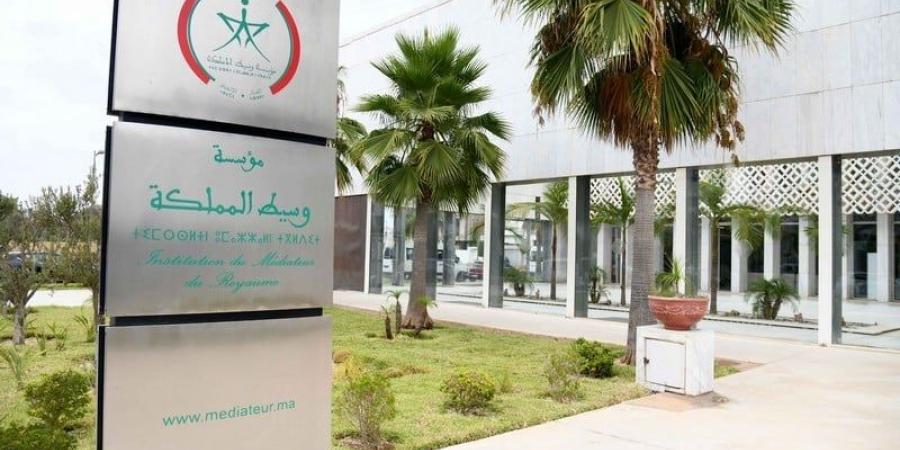 رسوم التوقيت الميسر أمام الوسيط - بوابة المدينة برس