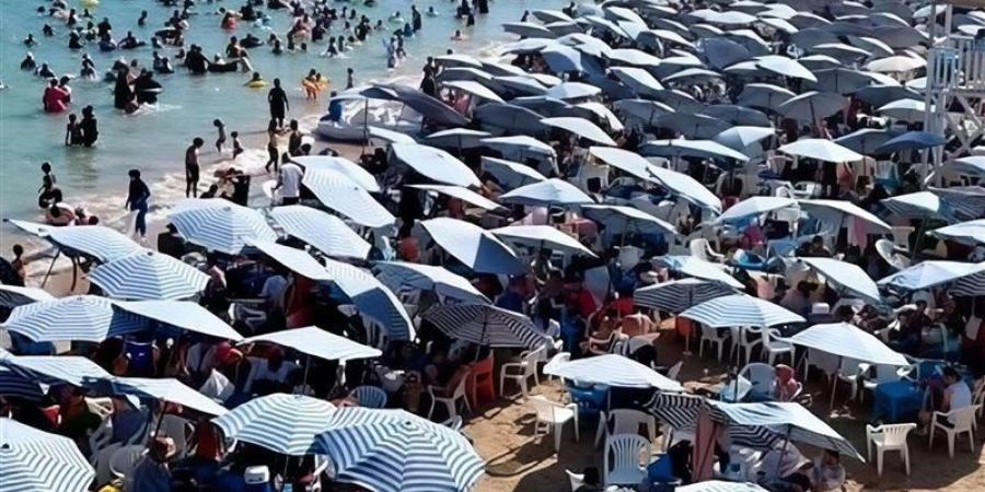 شواطئ الإسكندرية ترفع لافتة "كامل العدد" بعد صلاة الجمعة - المدينة برس