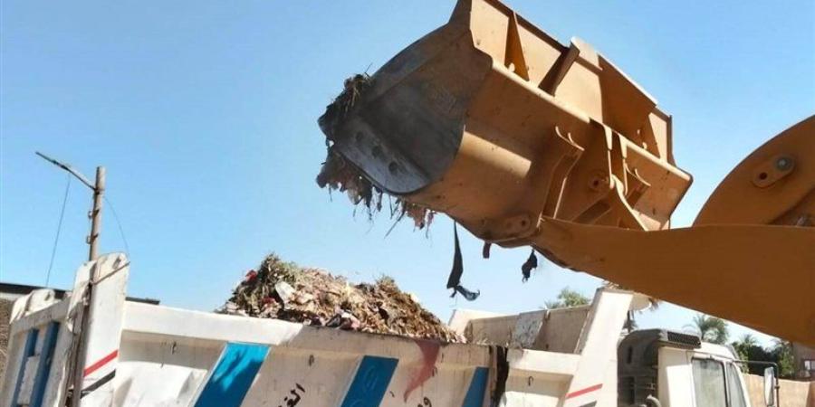 رفع 65 طن مخلفات من شوارع وميادين مركز الغنايم بأسيوط - المدينة برس