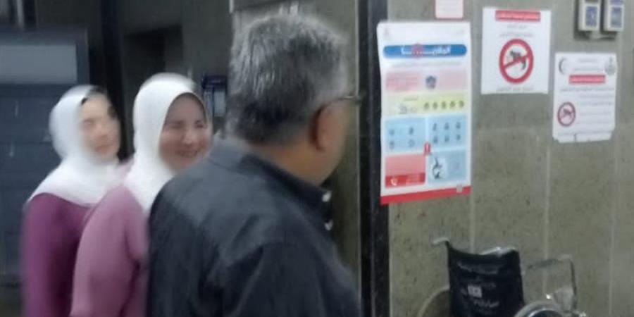 محافظ الدقهلية يتفقد مستشفى جمصة في زيارة مفاجئة ويشيد بانضباط الفرق الطبية - المدينة برس