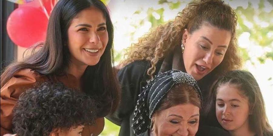 منصة شاهد تروج لمسلسل "طالع نازل" بطولة منى زكي ومحمد شاهين - المدينة برس