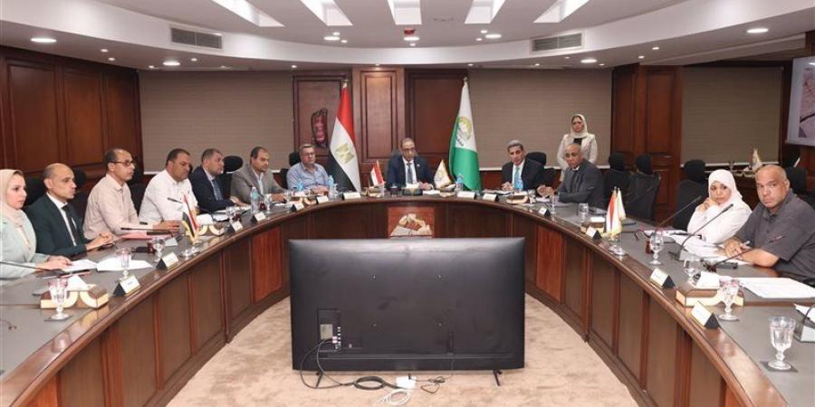 محافظ الجيزة يبحث شكاوى المواطنين ويوجه بسرعة إزالة مخالفات بأوسيم وكرداسة - المدينة برس