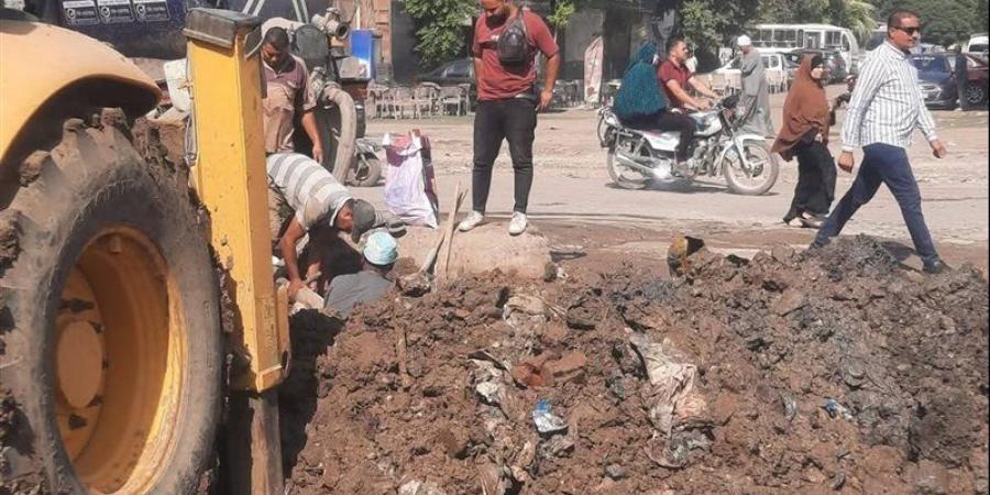 طوارئ في شبرا الخيمة لإصلاح تسريب مياه أمام مستشفى بهتيم المركزي - المدينة برس