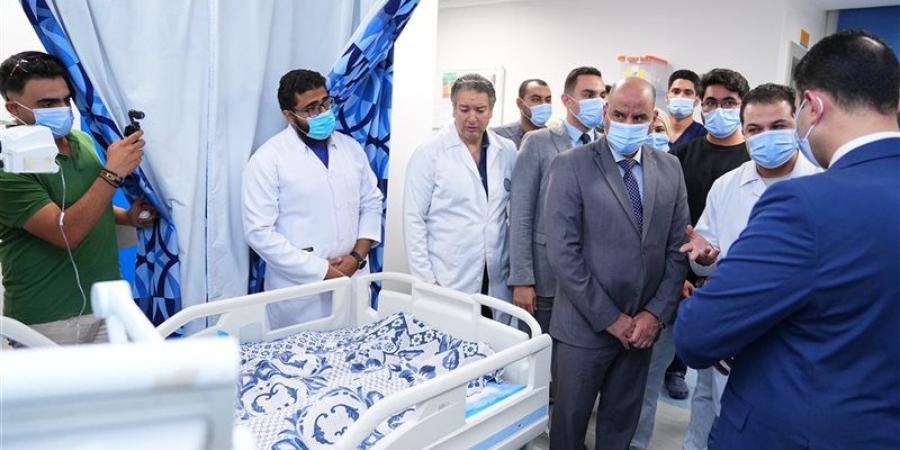 وزير العمل يتفقد المصابين في حادث الإسماعيلية ويطمئن على حالتهم الصحية - المدينة برس