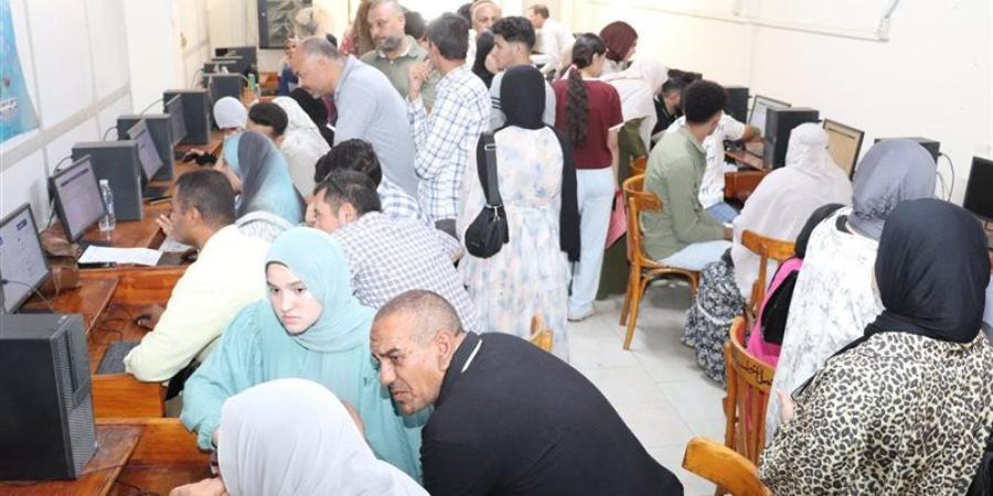جامعة سوهاج تستقبل طلاب الثانوية العامة لتسجيل رغبات المرحلة الثانية - المدينة برس