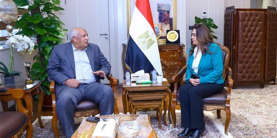 وزيرة التنمية المحلية والبيئة تتابع مع محافظ مطروح الموقف التنفيذي لمشروعات الخطة الاستثمارية - المدينة برس