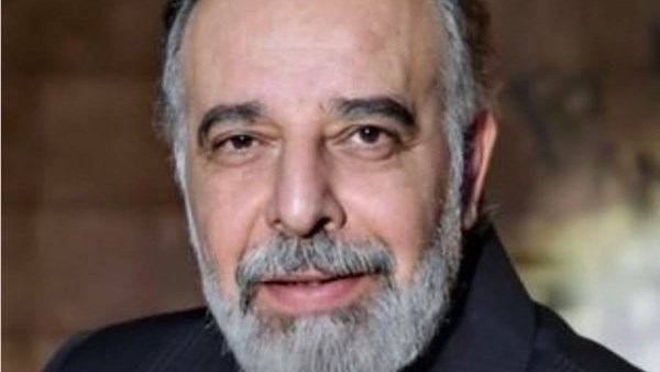 بكلمات مؤثرة.. أيمن عزب ينعى صديق عمره ياسر صادق.. شاهد