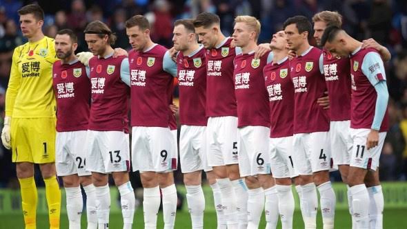 بيرنلي يفوز على كريستال بالاس 3-2 في الدوري الإنجليزي