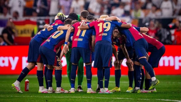 بطلب من جوارديولا.. مانشستر سيتي يستهدف لاعب برشلونة