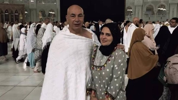 حسام حسن يؤدى مناسك العمرة رفقة أسرته| صور