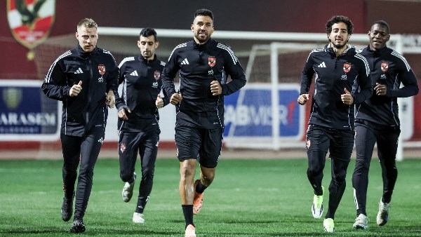 لعبة الكراسي الموسيقية تشعل السباق إلى لقب الدوري بين الفرسان الأربعة