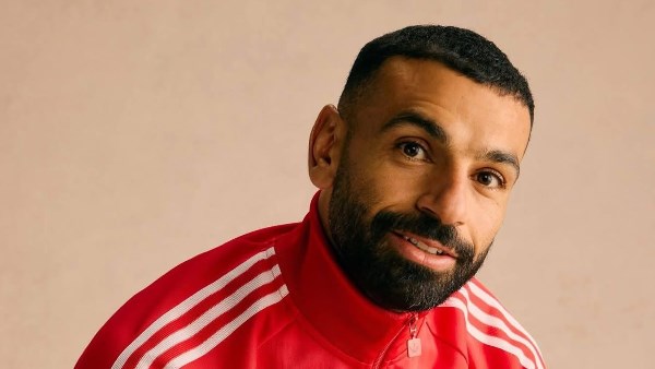 محمد صلاح يتصدّر الإعلان الدعائي لملابس ليفربول الجديدة .. شاهد