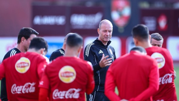 محمود أبو الدهب: أداء الأهلي غير مطمئن.. ممكن يطلع من غير أي بطولة