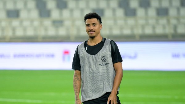 مينا ماهر يهنئ خوان بيزيرا بعيد ميلاده