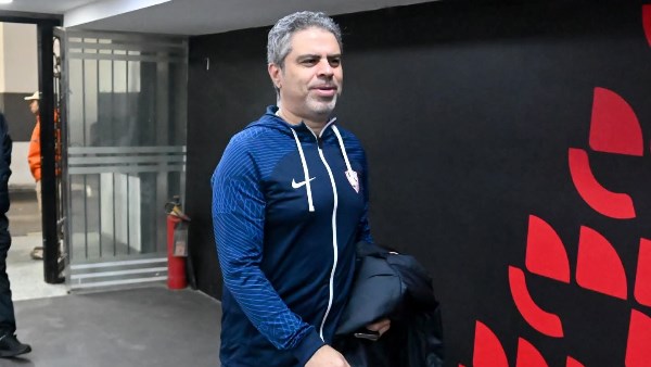 نجم الأهلي السابق: معتمد جمال أدار مباراة سموحة بشكل خاطئ