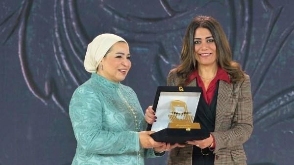 انتصار السيسي تكرم مي زين الدين تقديرًا لدورها في تمكين ذوي الإعاقة ودعم الرياضة البارالمبية
