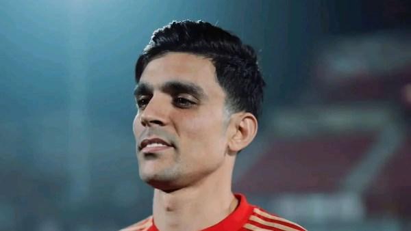 سيف زاهر: مدرب الأهلي يدرس الدفع بـأشرف بن شرقي في مركز رأس الحربة